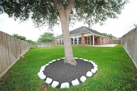 2435 Pioneer Oaks Drive Fresno TX 77545