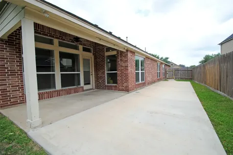 2435 Pioneer Oaks Drive Fresno TX 77545