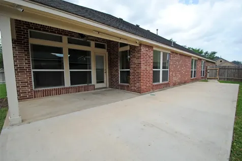 2435 Pioneer Oaks Drive Fresno TX 77545