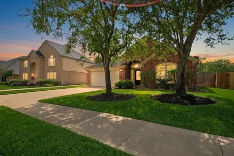 2435 Pioneer Oaks Drive Fresno TX 77545