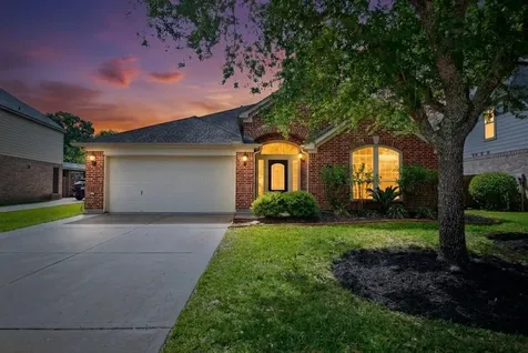 2435 Pioneer Oaks Drive Fresno TX 77545