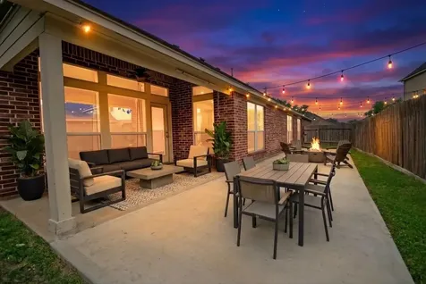 2435 Pioneer Oaks Drive Fresno TX 77545