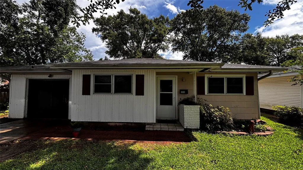 5148 Foster Avenue Groves TX 77619