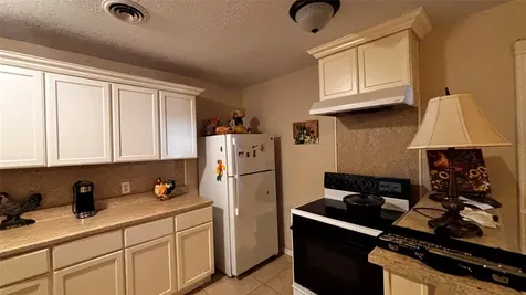 5148 Foster Avenue Groves TX 77619