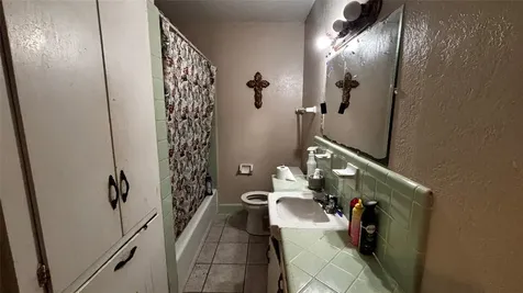 5148 Foster Avenue Groves TX 77619