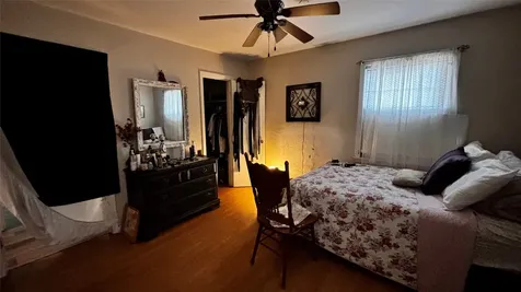 5148 Foster Avenue Groves TX 77619