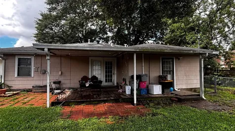 5148 Foster Avenue Groves TX 77619