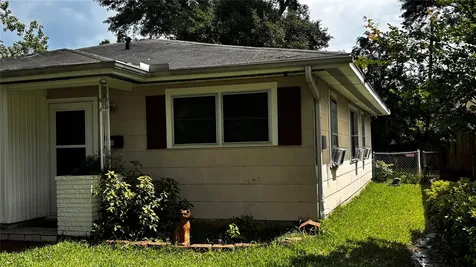 5148 Foster Avenue Groves TX 77619