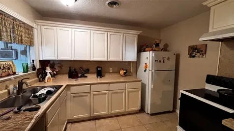 5148 Foster Avenue Groves TX 77619