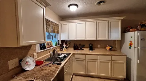 5148 Foster Avenue Groves TX 77619