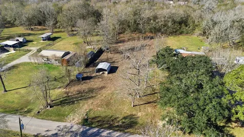 365 County Road 4014 Dayton TX 77535