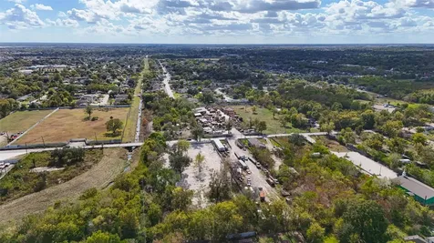5033 S Acres Drive Houston TX 77048