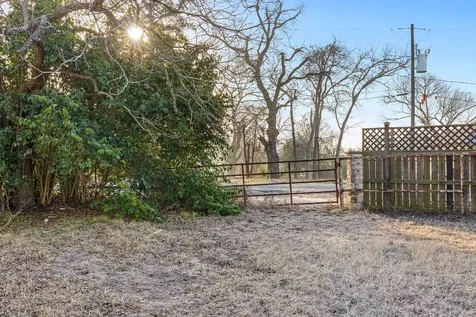 217 W Hill Street Navasota TX 77868