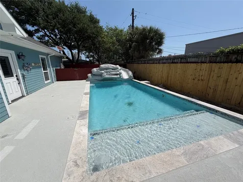 5525 Swan Drive Galveston TX 77551