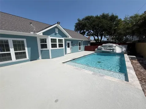 5525 Swan Drive Galveston TX 77551