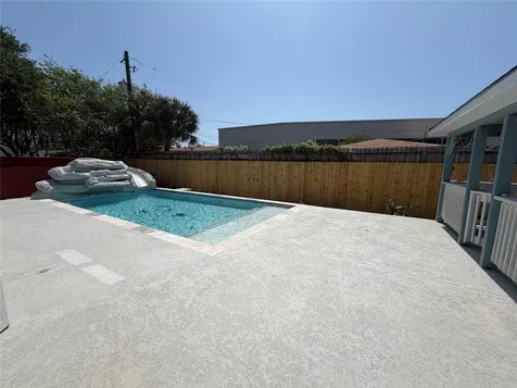 5525 Swan Drive Galveston TX 77551