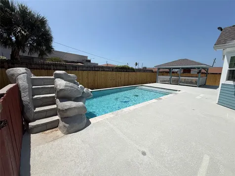 5525 Swan Drive Galveston TX 77551