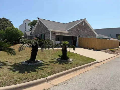 5525 Swan Drive Galveston TX 77551