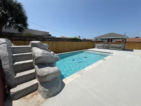 5525 Swan Drive Galveston TX 77551