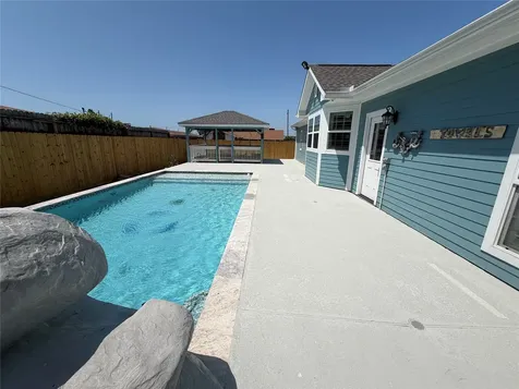 5525 Swan Drive Galveston TX 77551