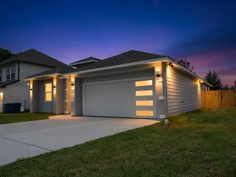 1055 Road 5203 Cleveland TX 77327