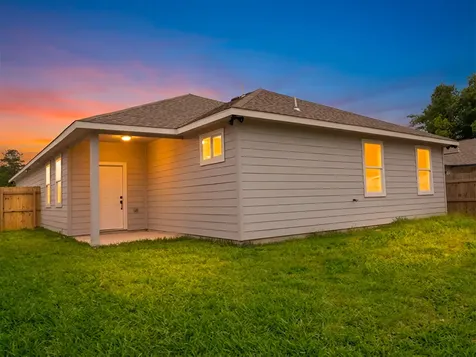 1055 Road 5203 Cleveland TX 77327