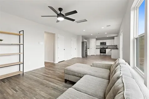 105 Avalon Drive Huntsville TX 77320