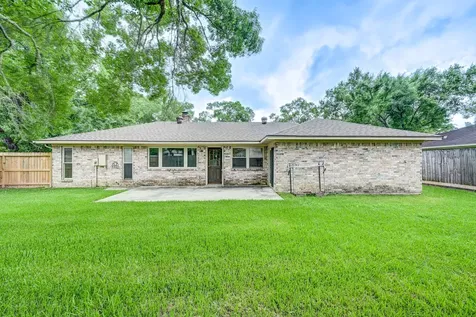 806 S Hyannis Port Street Crosby TX 77532