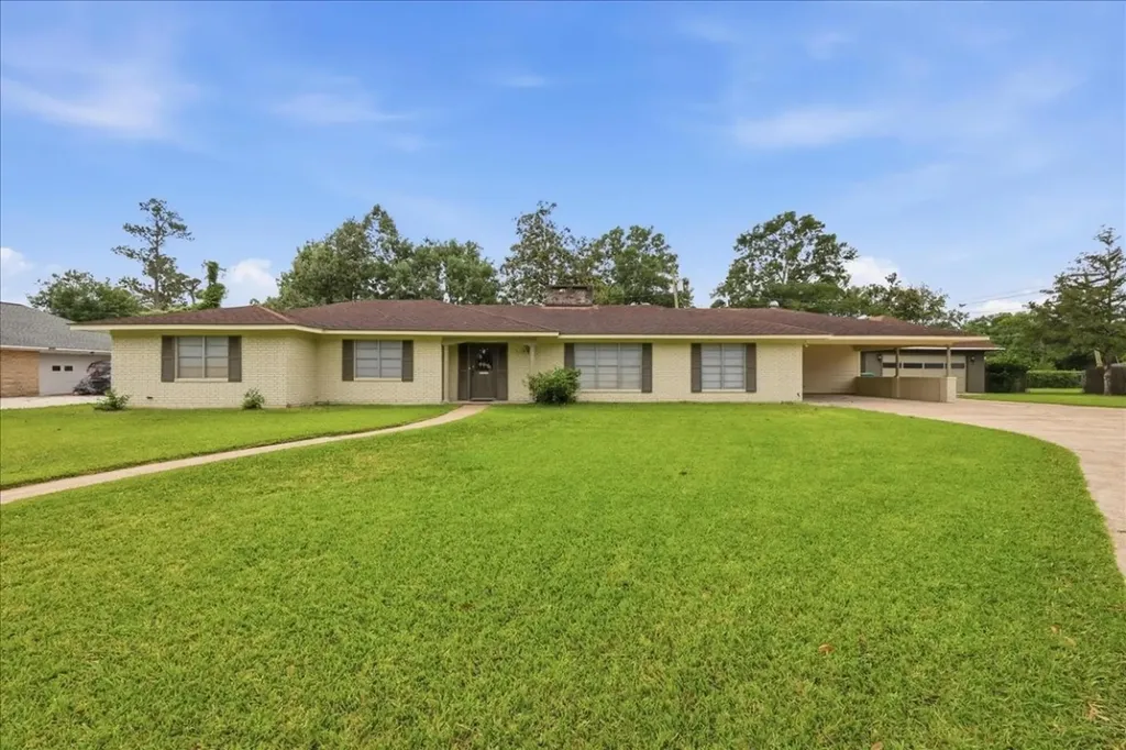 2127 Treemont Lane Orange TX 77630
