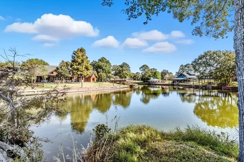 50 Hunters Creek Drive Huntsville TX 77340