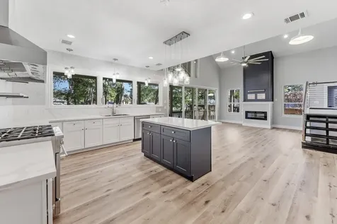 50 Hunters Creek Drive Huntsville TX 77340