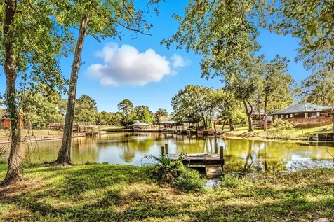 50 Hunters Creek Drive Huntsville TX 77340