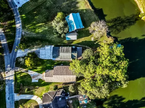 50 Hunters Creek Drive Huntsville TX 77340