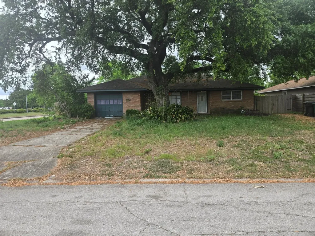 2330 Saxon Drive Houston TX 77018