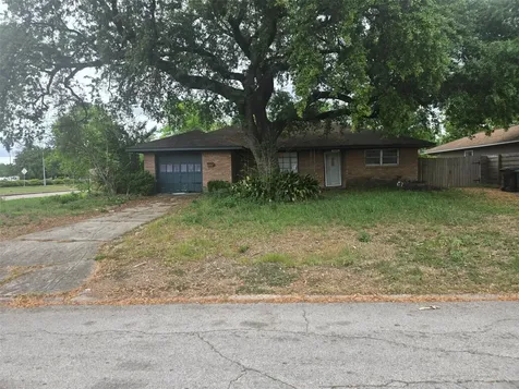 2330 Saxon Drive Houston TX 77018