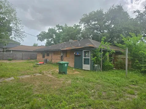 2330 Saxon Drive Houston TX 77018