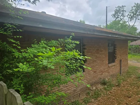 2330 Saxon Drive Houston TX 77018