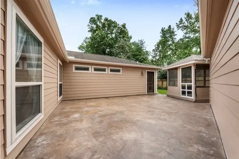 2214 Lakeville Dr Drive Kingwood TX 77339
