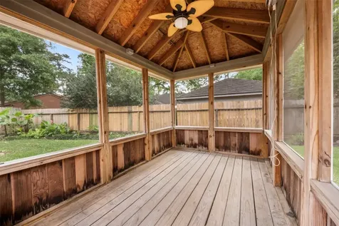 2214 Lakeville Dr Drive Kingwood TX 77339
