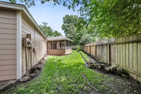 2214 Lakeville Dr Drive Kingwood TX 77339