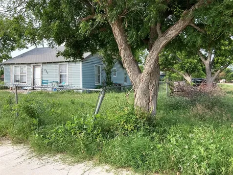221 S Central Avenue Petrolia TX 76377
