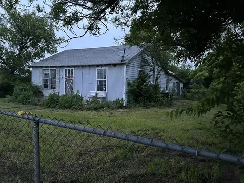 221 S Central Avenue Petrolia TX 76377