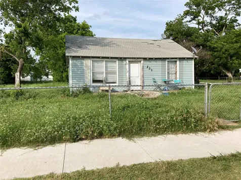 221 S Central Avenue Petrolia TX 76377