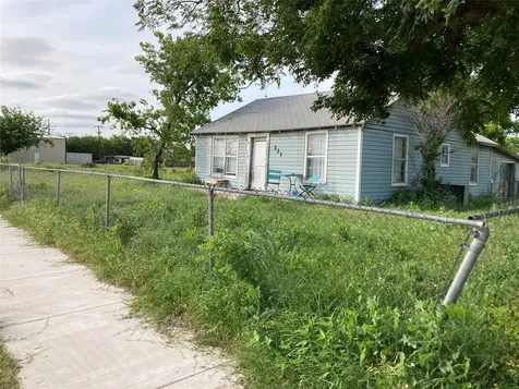221 S Central Avenue Petrolia TX 76377
