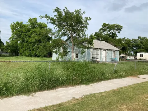 221 S Central Avenue Petrolia TX 76377