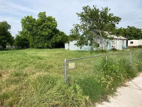 221 S Central Avenue Petrolia TX 76377