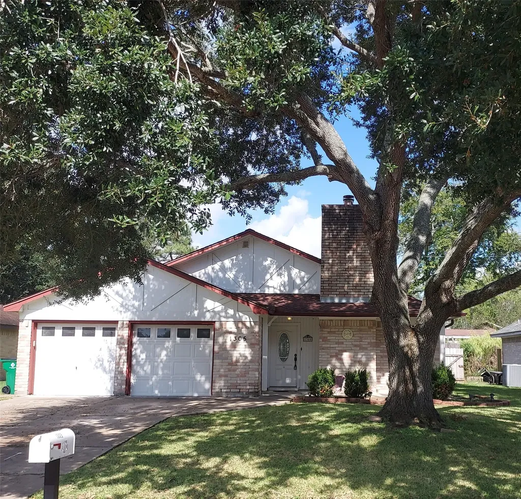 1305 Sagebrush Street Angleton TX 77515