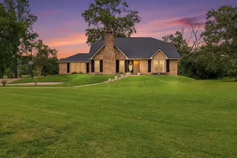 330 W Pineshadows Drive Sour Lake TX 77659