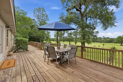 330 W Pineshadows Drive Sour Lake TX 77659