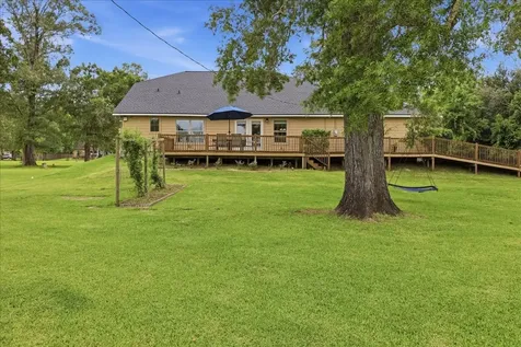 330 W Pineshadows Drive Sour Lake TX 77659